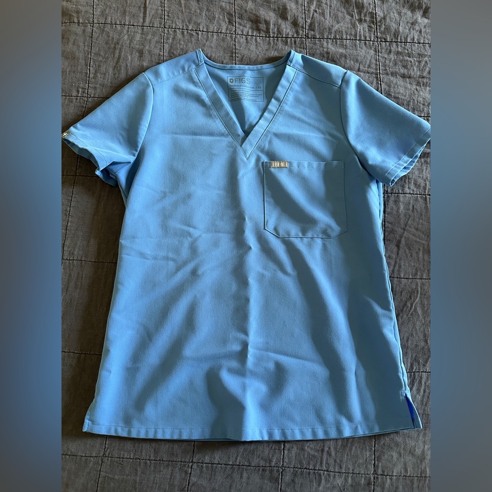 Figs Women’s Catarina One Pocket Scrub Top—Ceil Blue